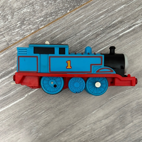 Motorized Trackmaster Thomas - Not Working - Picture 8 of 9